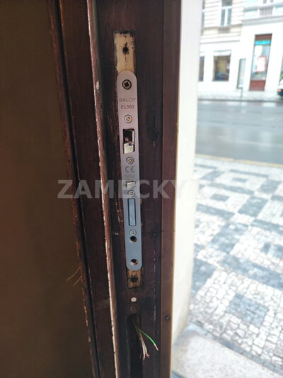 Montáž zadlabacího zámku ABLOY EL460