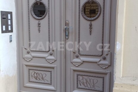 Mánesova ulice, Praha: Moderní videotelefon s důrazem na design a bezpečnost